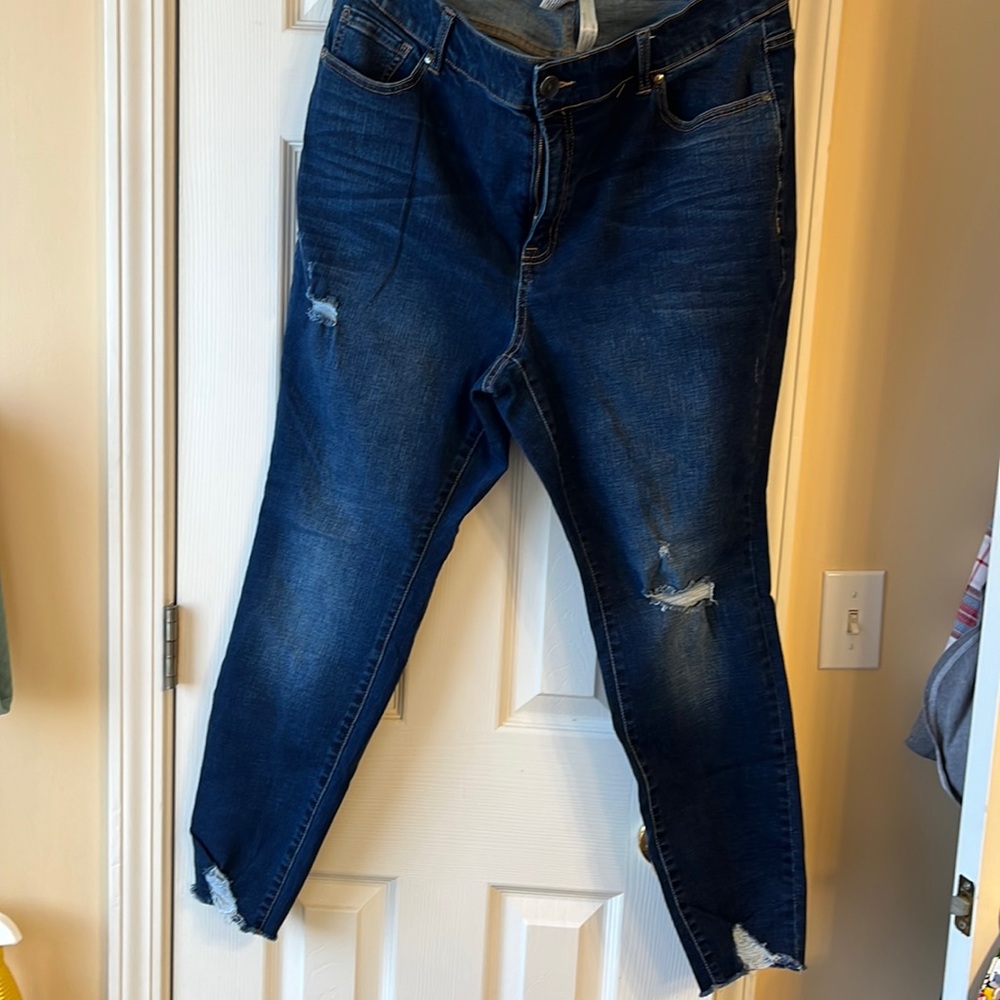 Distressed skinny jeans